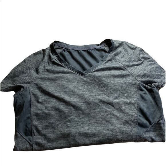 Workout yoga exercise jogging shirt with mesh inserts for cooling size medium - Picture 4 of 6